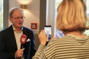 Jürgen Haupt (BC Wiesbaden-Taunusstein) im Interview mit der Redakteurin von der Mediengruppe VRM.